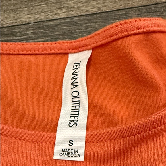 Zenana Outfitters Vibrant Orange Top - Picture 2 of 3
